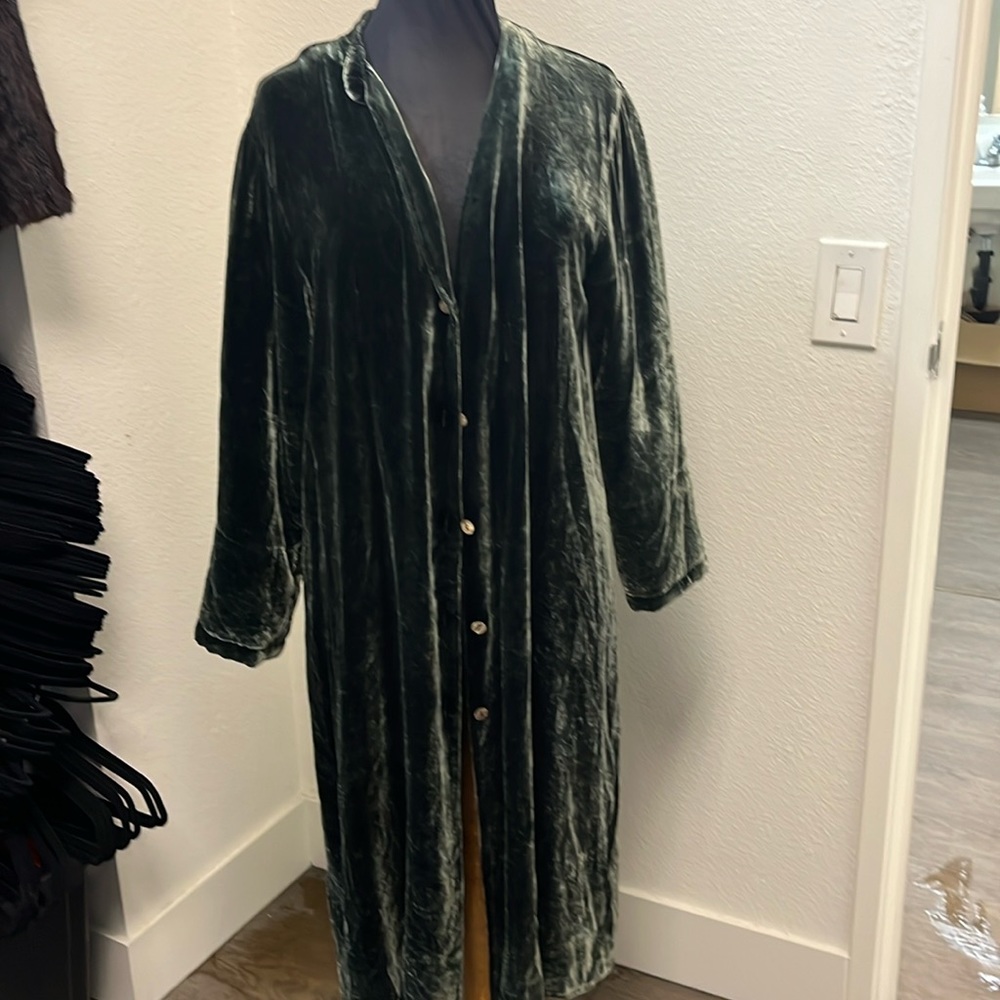 VINTAGE LOUNGEWEAR